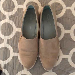 Dr. Scholl’s pointed toe sneakers